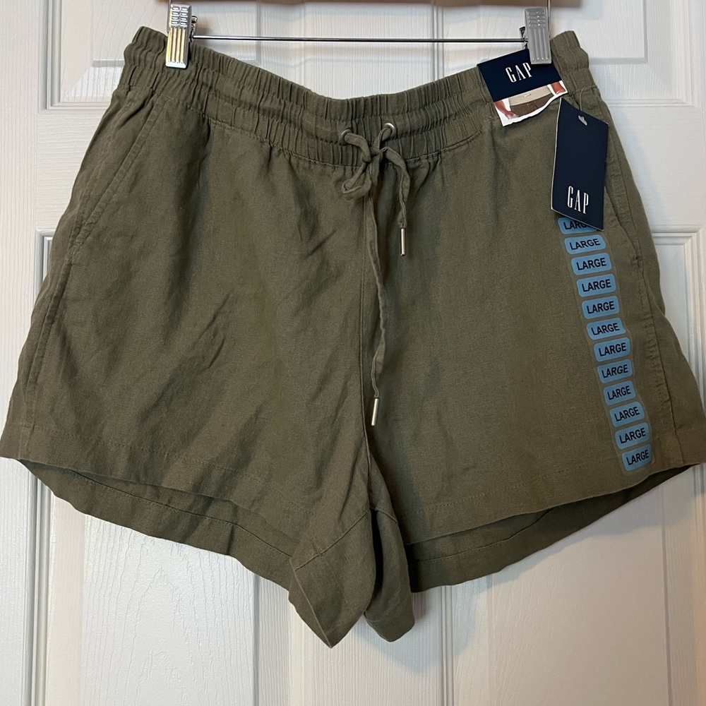 NWT army green GAP gauzy shorts with pockets